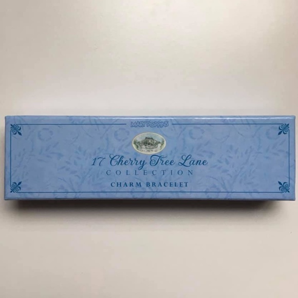 Disney's Mary Poppins Charm Bracelet - Picture 1 of 3